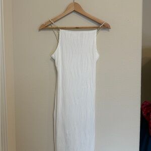 Elegant White Sleeveless Dress